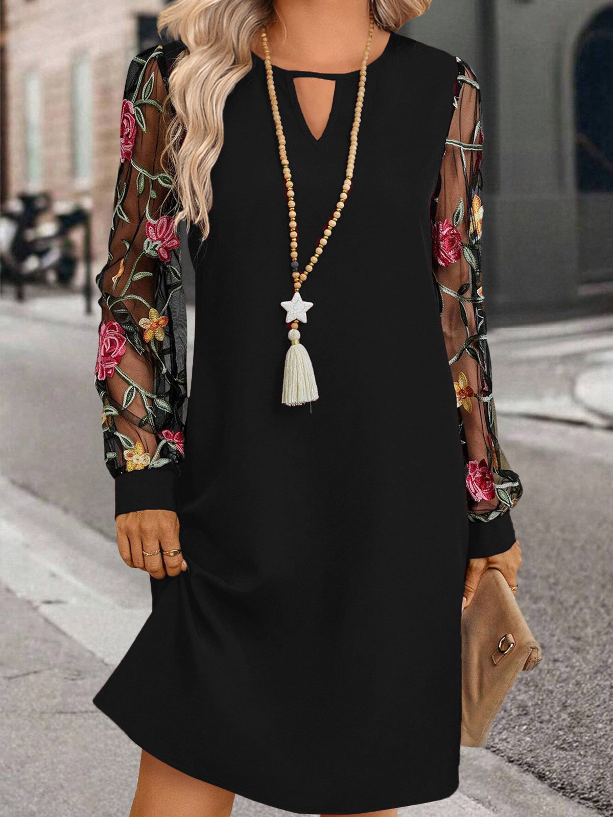 Round-neck lace dress