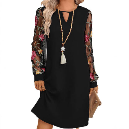 Round-neck lace dress