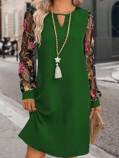 Round-neck lace dress